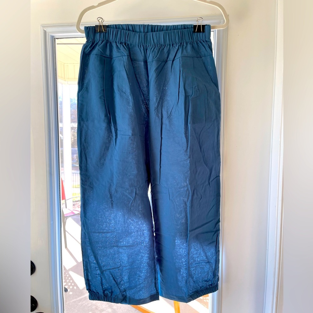 NWOT Women’s Capri Yoga Pants Wide Leg Loose Lounge Cropped Capris w/ Pockets
